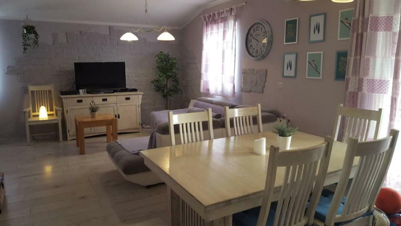Pinta Lägenhet Vodice Exteriör bild